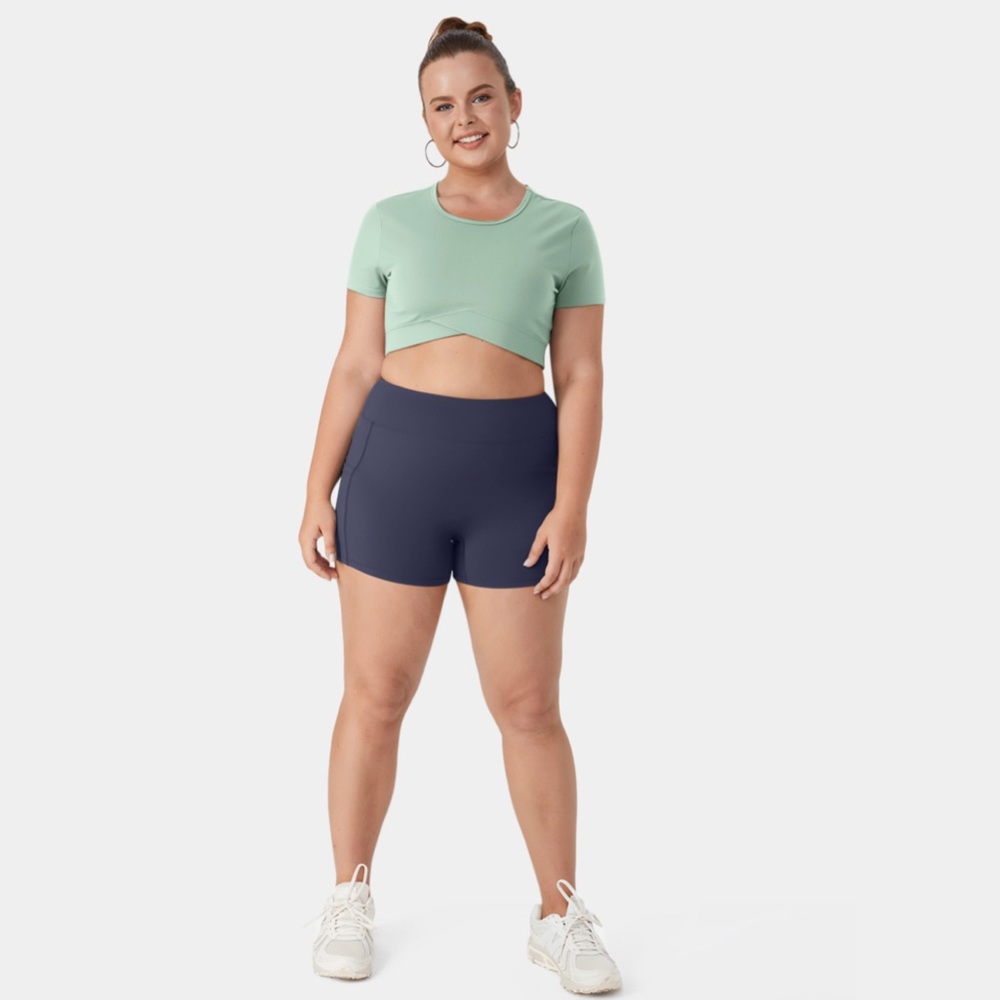 Brand New Never Worn  Crossover Hem Cropped Plus Size Yoga Sports Top